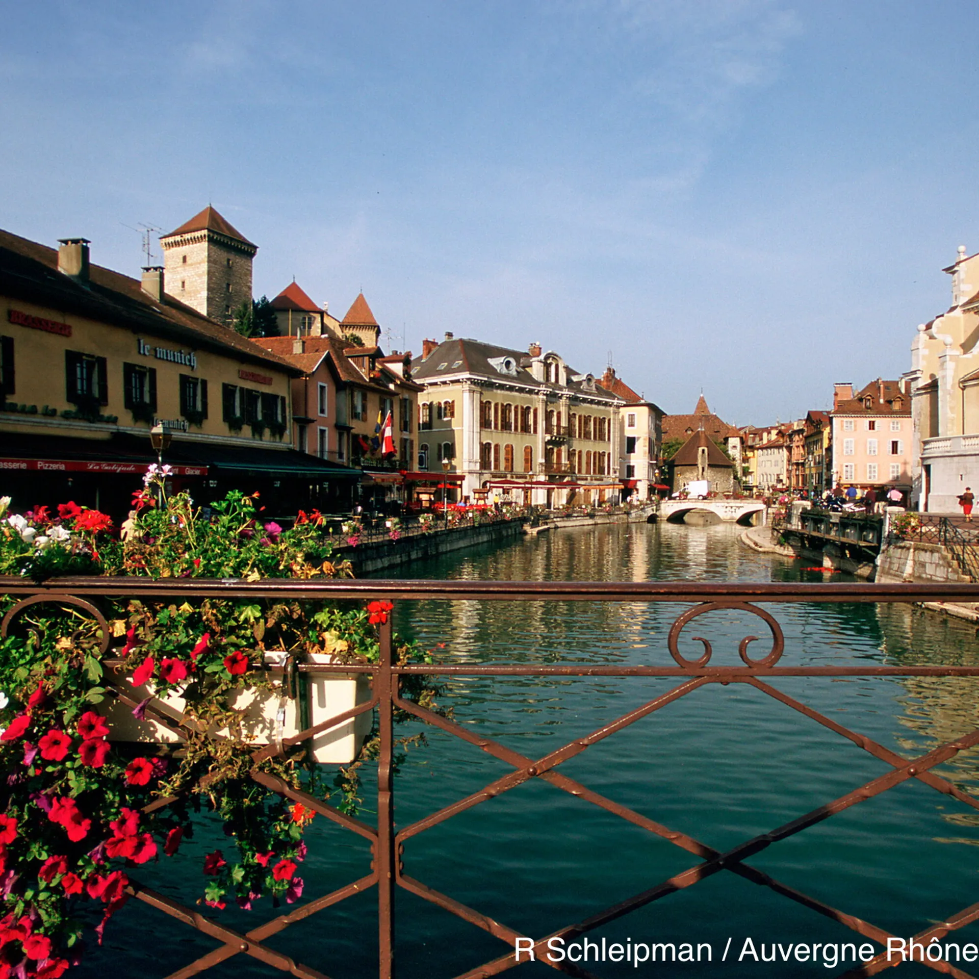 Annecy en Famille - Une ville à la montagne