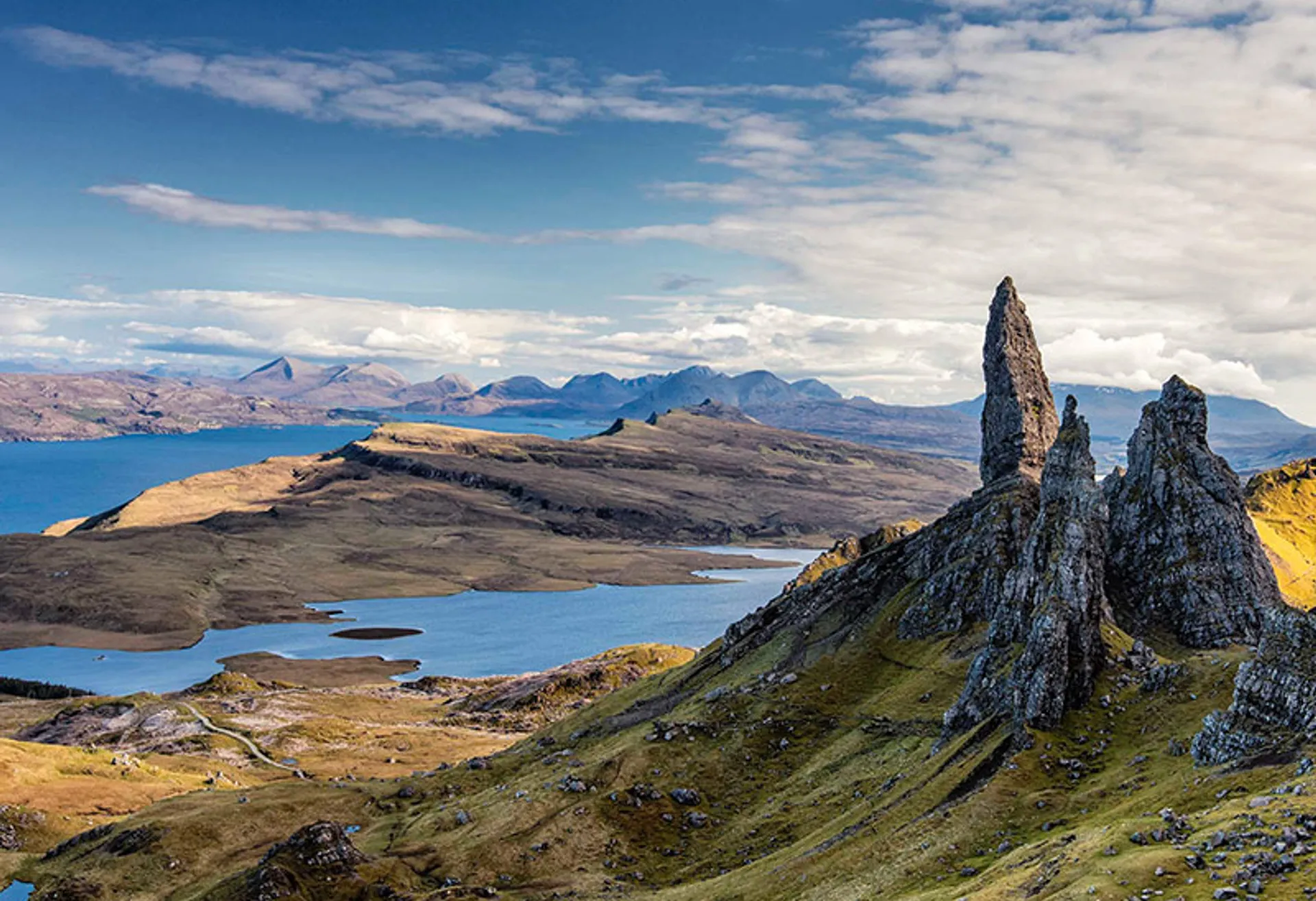 Image Voyage vers les îles nordiques : Terres Mystérieuses et Aventure au Bout du Monde
